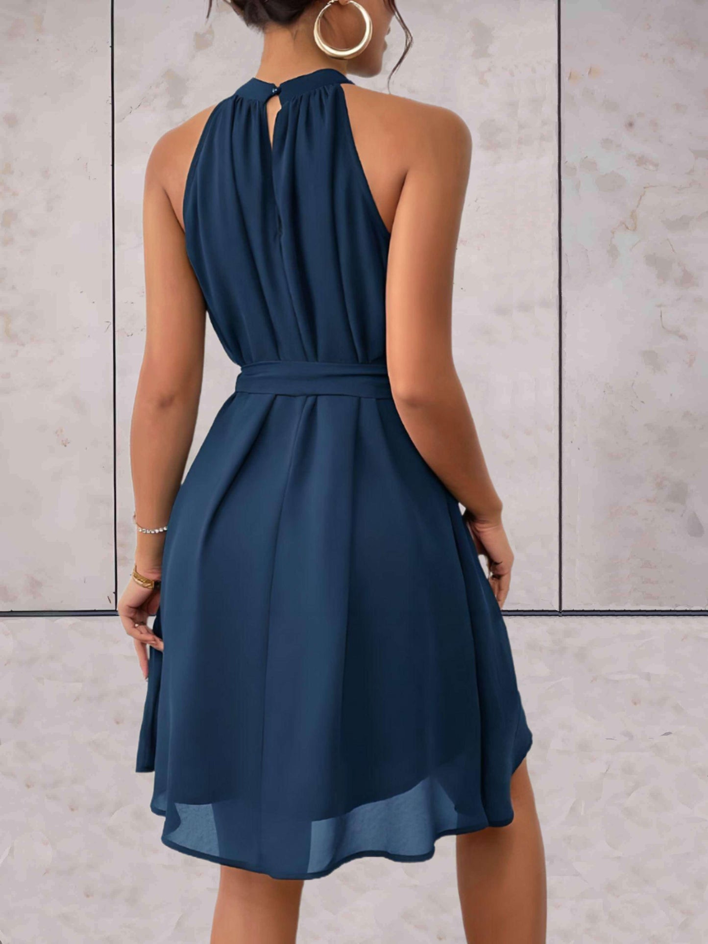 Iasia | Mouwloze Jurk Met Geknoopte Riem - Fashion Lab