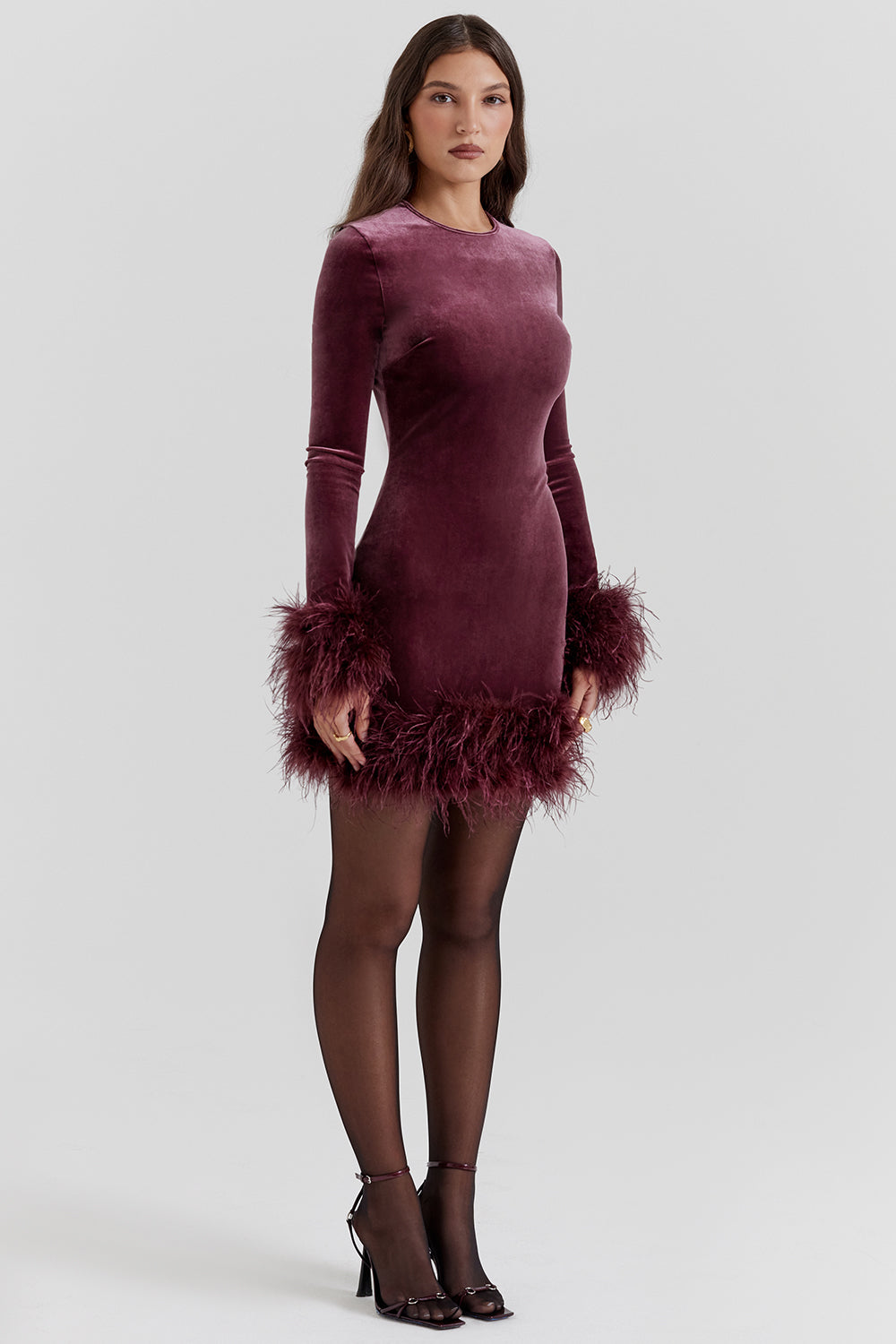 Leony | Fluwelen Mini-Jurk met Veren - Fashion Lab