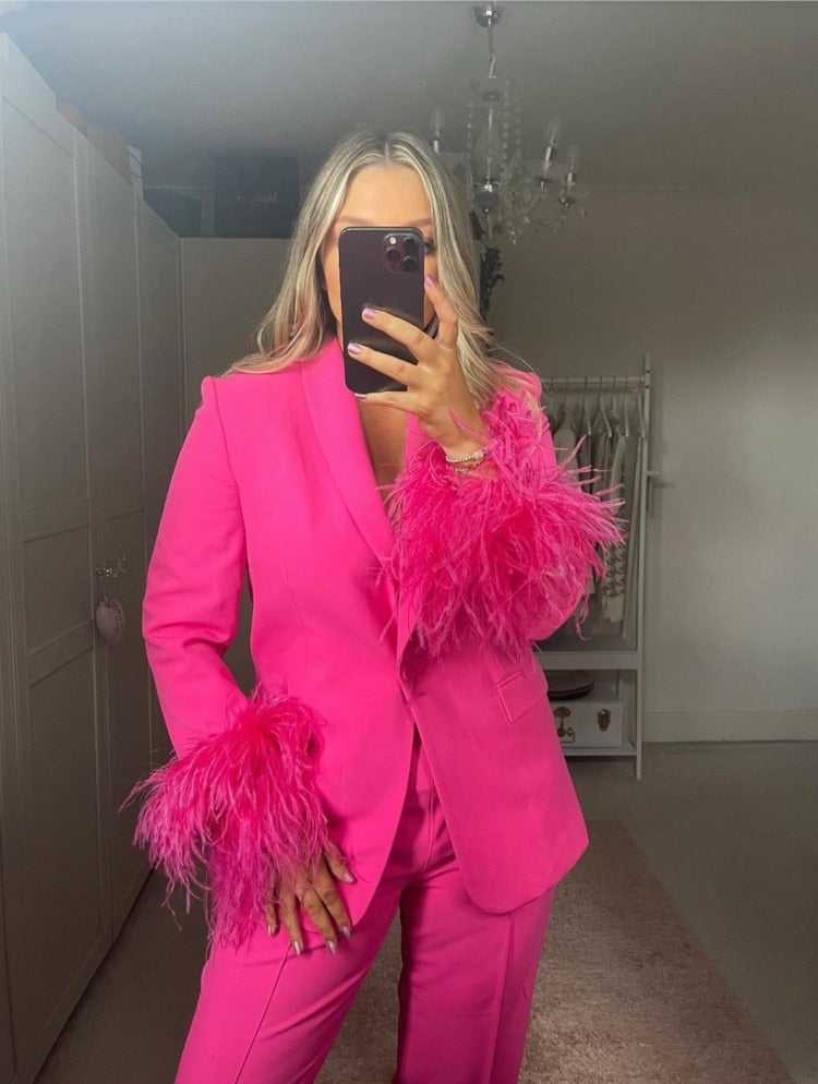 Vivien | Roze pak met veren - Fashion Lab