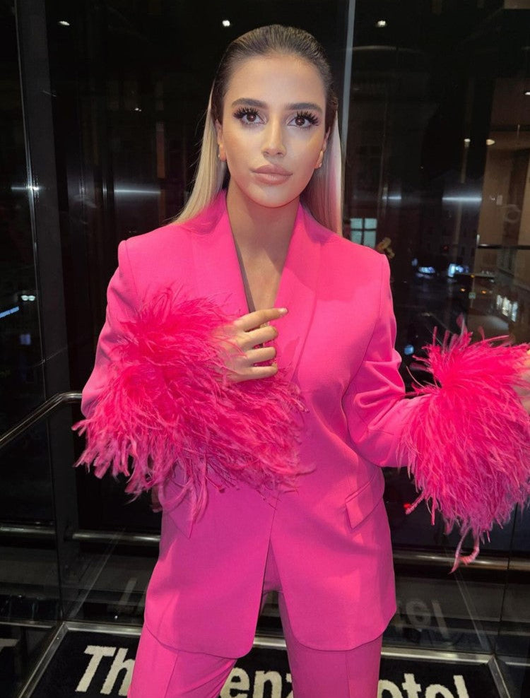 Vivien | Roze pak met veren - Fashion Lab