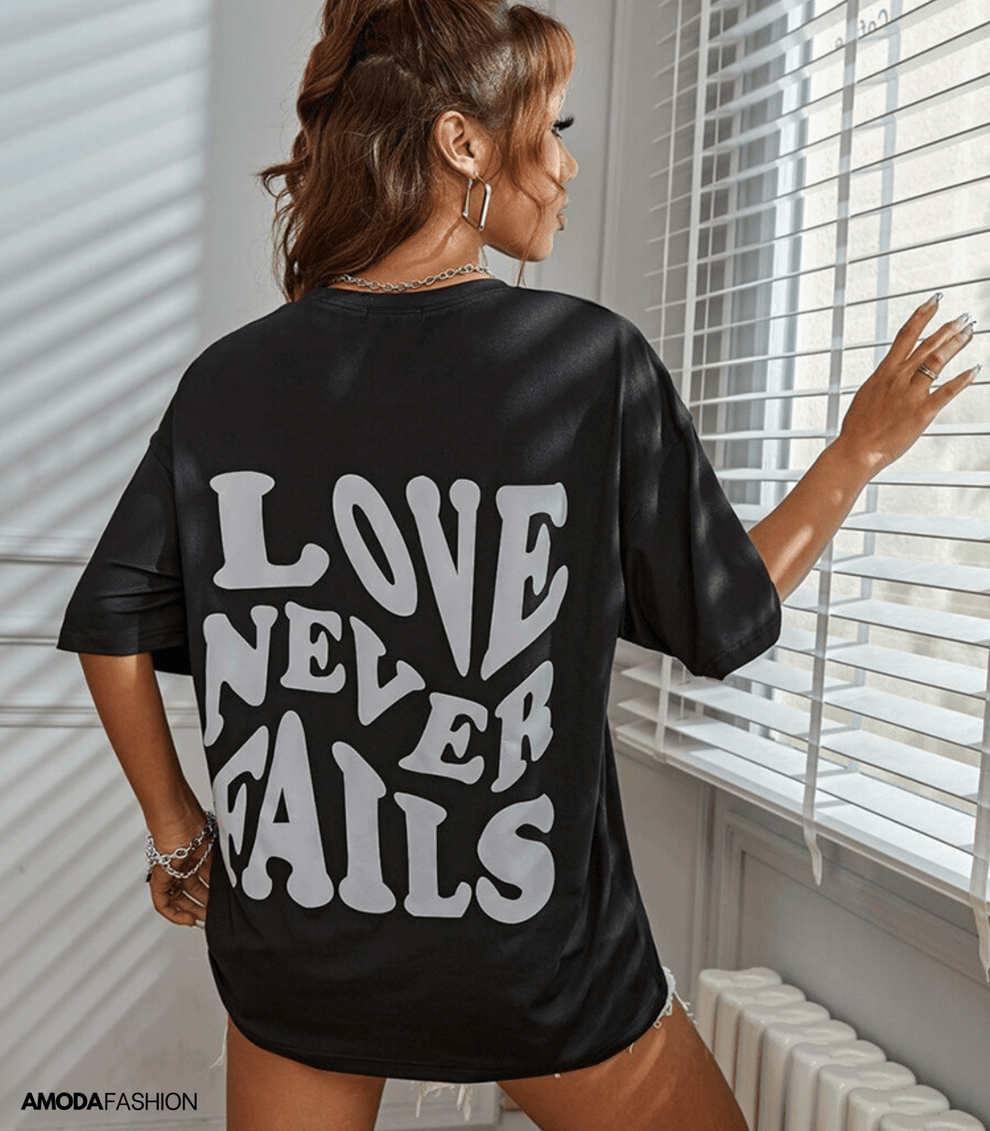 Edeline | Love Never Fails T-Shirt Met Rugprint - Fashion Lab