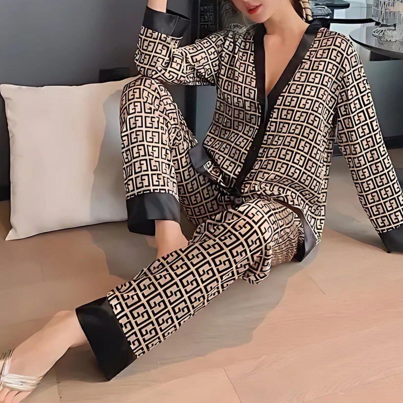 set voor dames – Liselle | Stijlvolle Geometrische Satijnen Pyjama Set