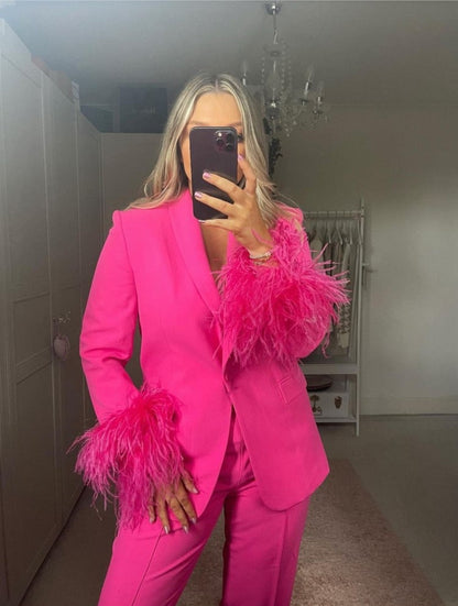 Vivien | Roze pak met veren - Fashion Lab